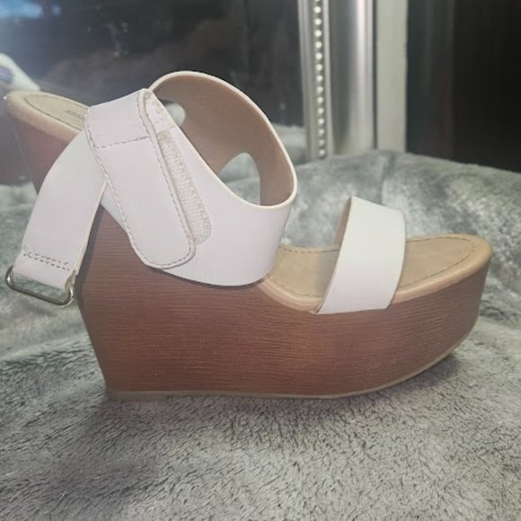 Size 8 Wedge by Spring - Picture 1 of 3